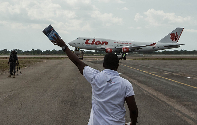 mahama at tamale airport (1)