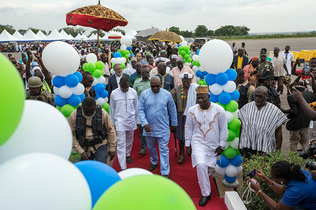 mahama at tamale airport (10)