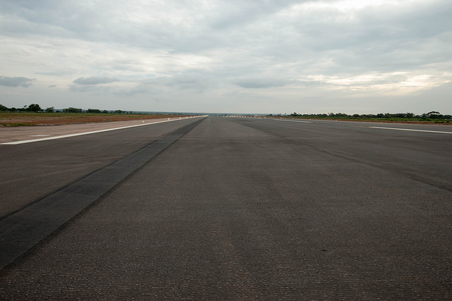 mahama at tamale airport (2)