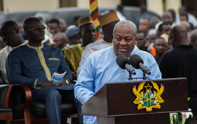 mahama at tamale airport (5)