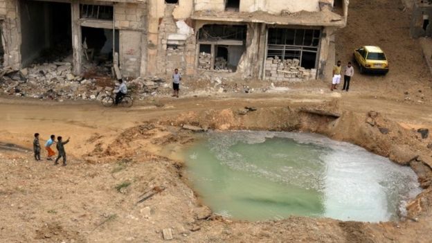 Syria conflict: Air strikes leave Aleppo â€˜without waterâ€™