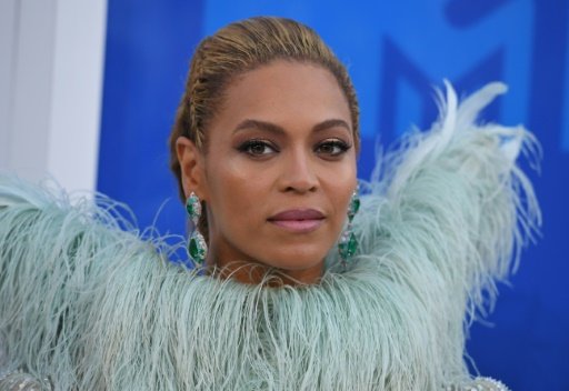 Pregnant Beyonce ‘to perform at Grammys’