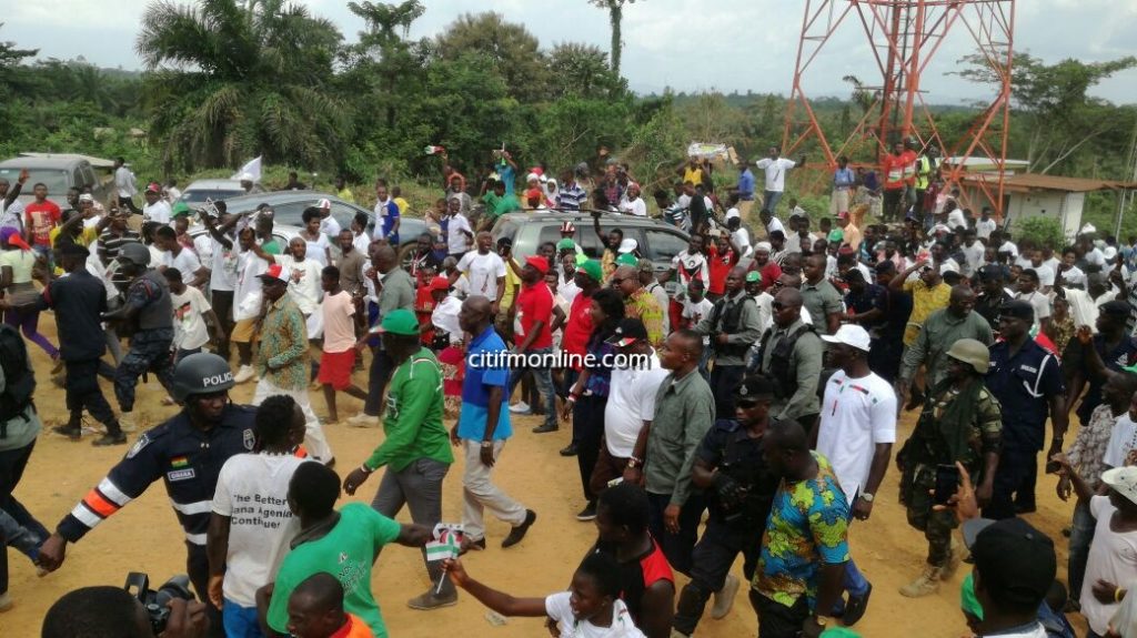 mahama-in-helicopter-campaigning-in-eastern-region-11