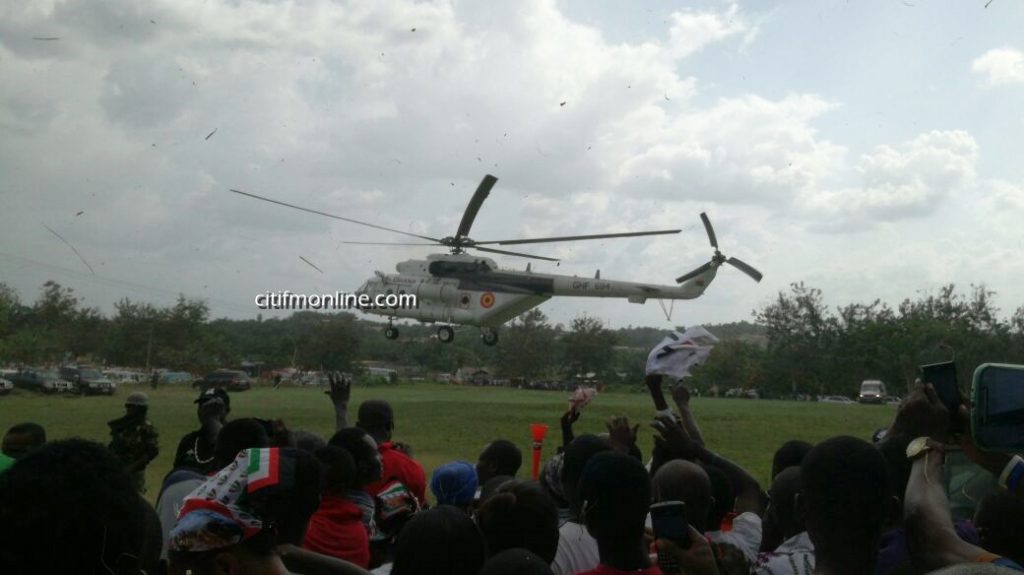 mahama-in-helicopter-campaigning-in-eastern-region-14