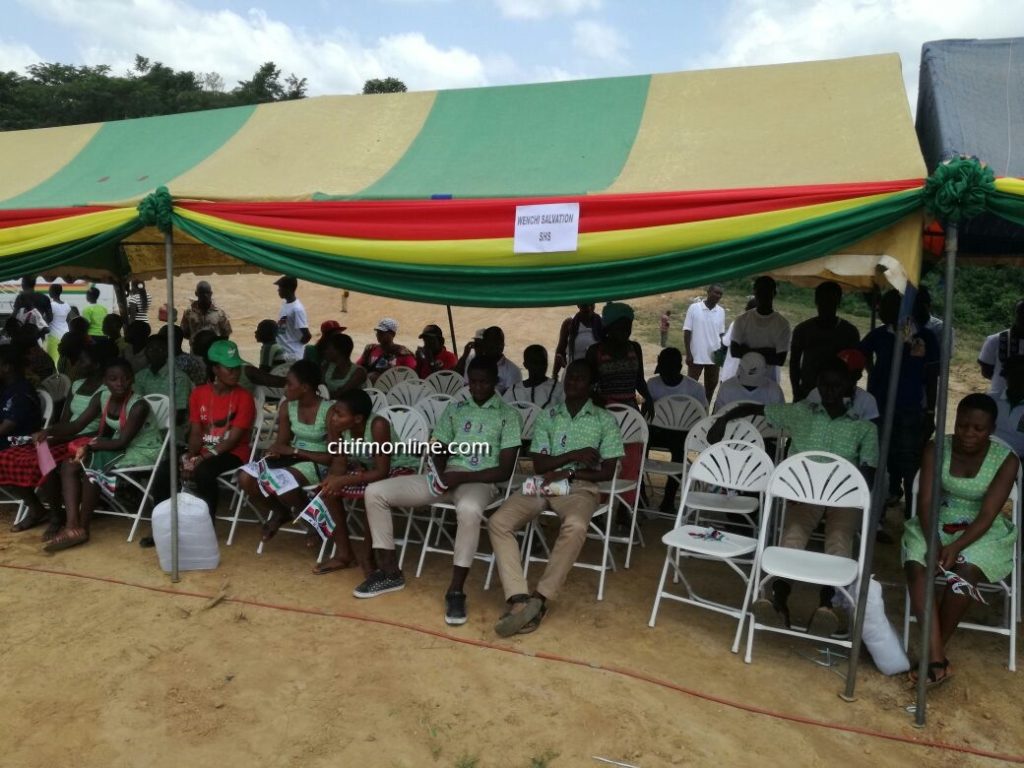 mahama-in-helicopter-campaigning-in-eastern-region-2
