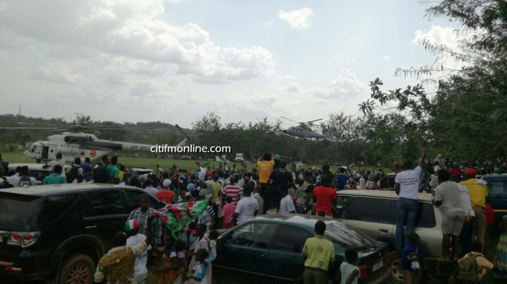 mahama-in-helicopter-campaigning-in-eastern-region-5