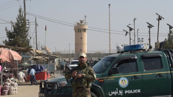Suicide bomber kills four at Afghan US base