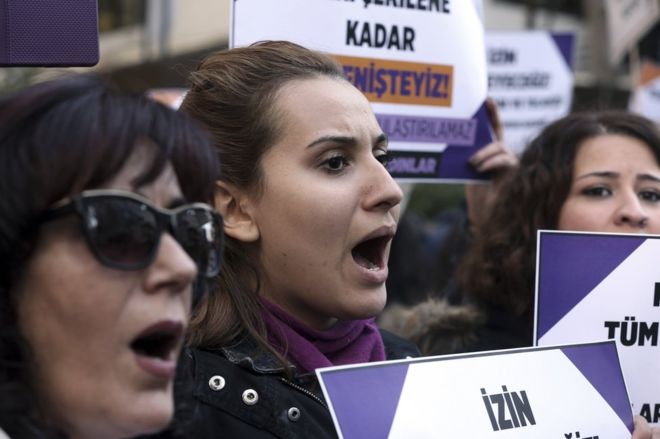 Turkey withdraws child rape bill after street protests