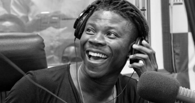 Stonebwoy inspires young farmers in Volta