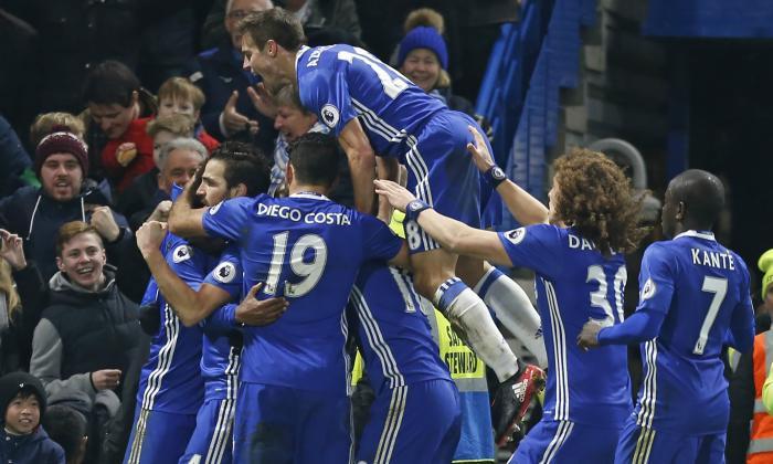 PL roundup: Chelsea win 13 straight, Man Utd leave it late