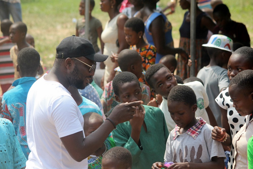 Citi FM extends Christmas cheer to Manchie, Korleman residents [Photos]