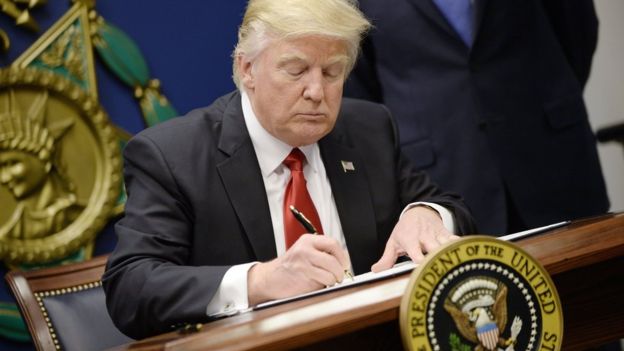 Trump signs Russia sanctions bill