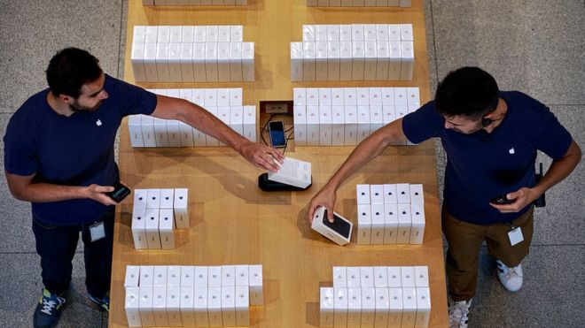 Apple: iPhone 7 helps US giant return to growth