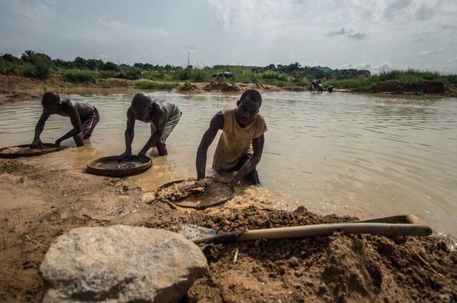 Sierra Leone pastor finds huge diamond in Kono