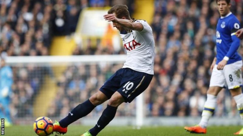 Tottenham 3-2 Everton: Spurs hold on for win after Kane brace