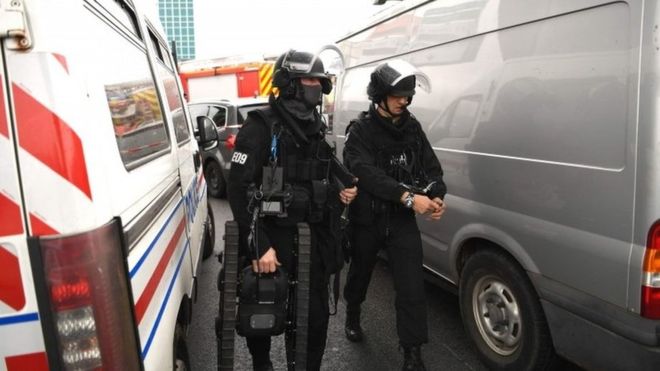 Man killed after seizing soldier’s gun at Paris airport