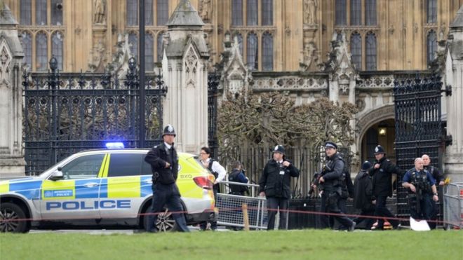 London attack: Four dead in Westminster terror incident