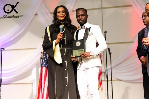 Okyeame Kwame receives US Presidential Volunteer Service Award