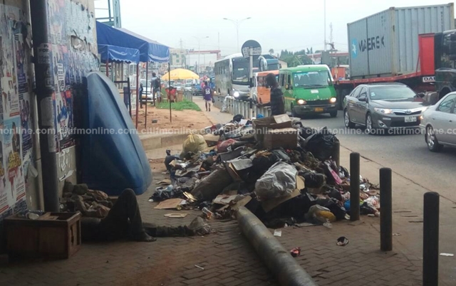 Cleaners turn Accra pavements into refuse dump [Photos]