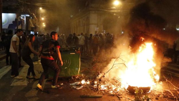 Paraguay congress set on fire amid presidential controversy