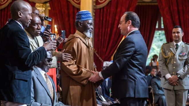France gives citizenship to 28 African WW2 veterans