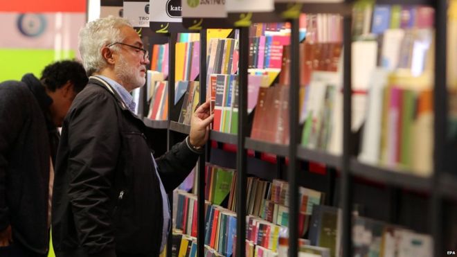 Ebook sales drop as readers favour non-fiction books