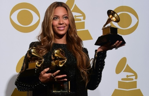 Beyoncé offers US college scholarships