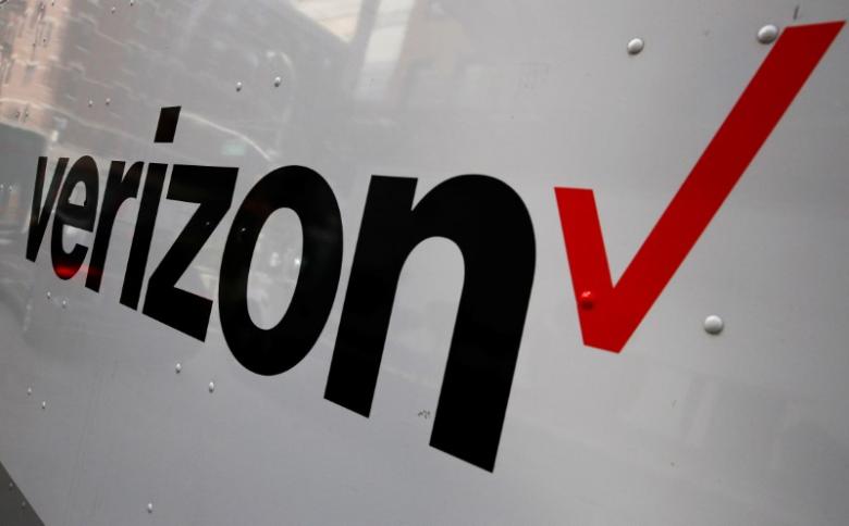 Verizon reports 20 percent fall in quarterly profit