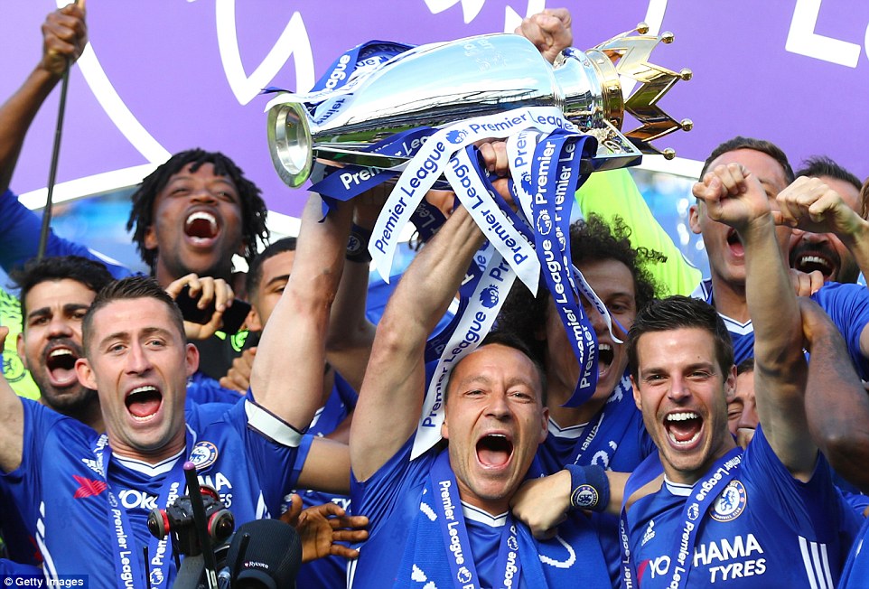 Record 30 wins for Chelsea as Blues lift PL title [Photos]