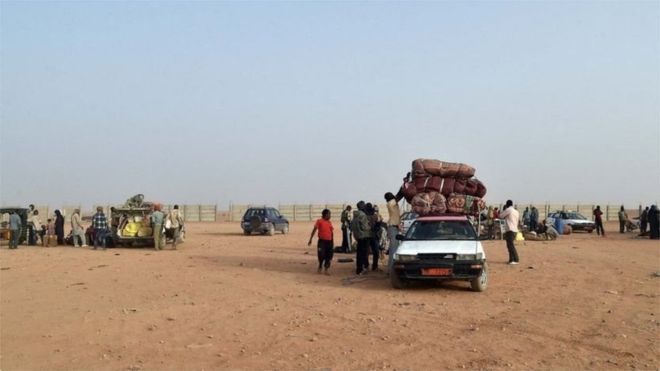 Niger migrants: 52 die during desert crossing