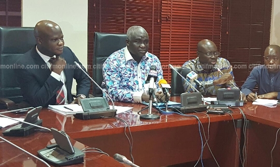 NPP gov’t is cheating cocoa farmers – Minority alleges