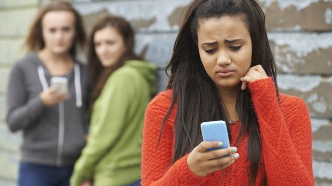 Social networks ‘lead to anxiety and fear in young’