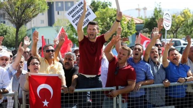Turkey coup trial: Almost 500 in court amid protests