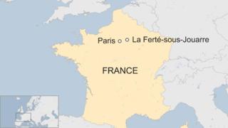 Girl killed as car rams pizzeria in village near Paris – report