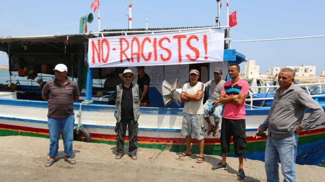 Tunisia fishermen prevent far-right ship from docking