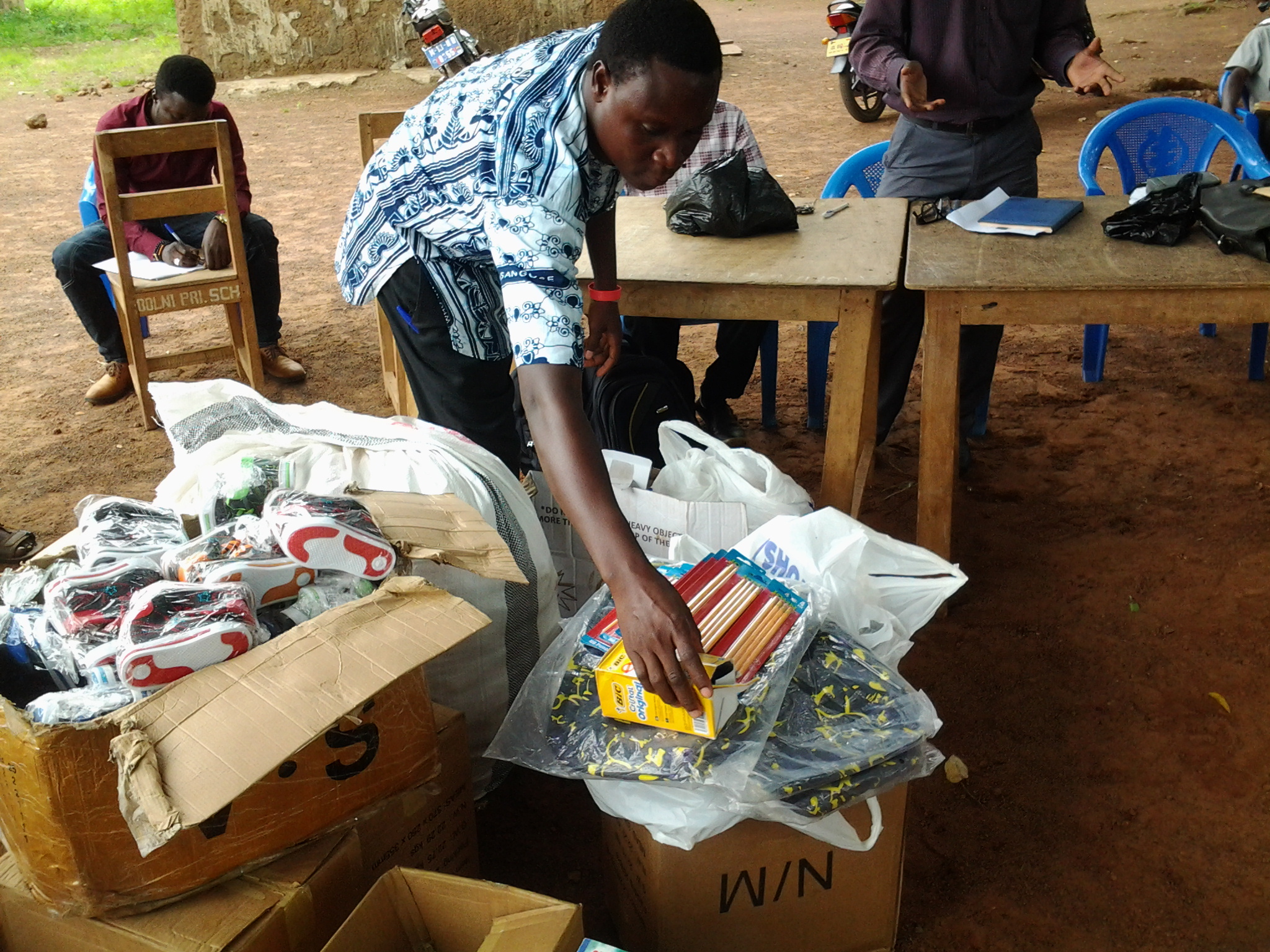 Nanumba: Grameen Ghana donates to basic school