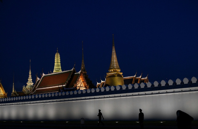 More than $500 million in bank shares transferred on Thai king’s behalf