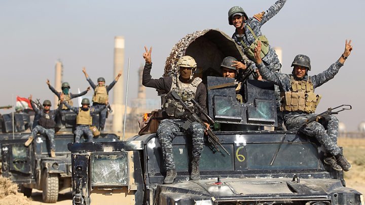 Iraqi forces enter Kirkuk as Kurds flee