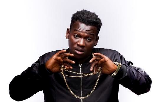 Koo Ntakra wins Artiste of the Year at EMA 2017