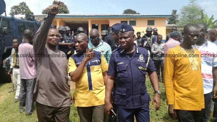 E/R: Minister urges teachers to return to school after clashes