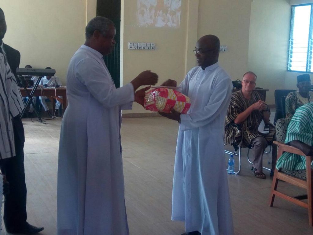 St Francis Xavier alumni donate GHc20,000 to school