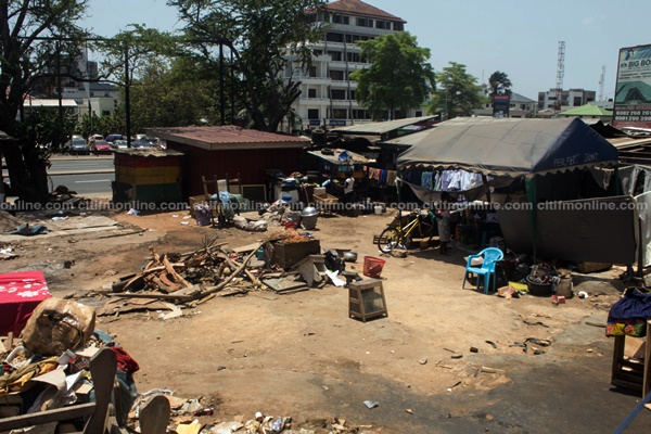 Traders near President’s home begin clearing out amid uncertainty