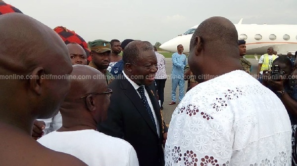 Otumfuo receives rousing welcome at Kumasi Airport [Photos]