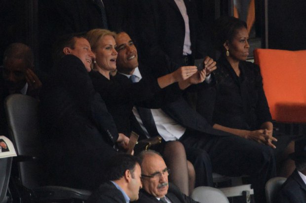 Men ‘take more selfies than women’