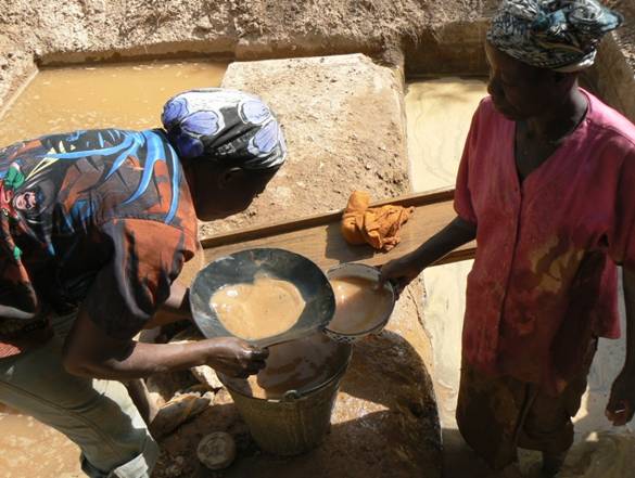 galamsey-women-mining