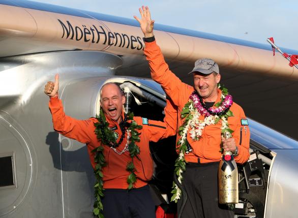 Solar-powered plane lands in Hawaii, pilot sets nonstop record