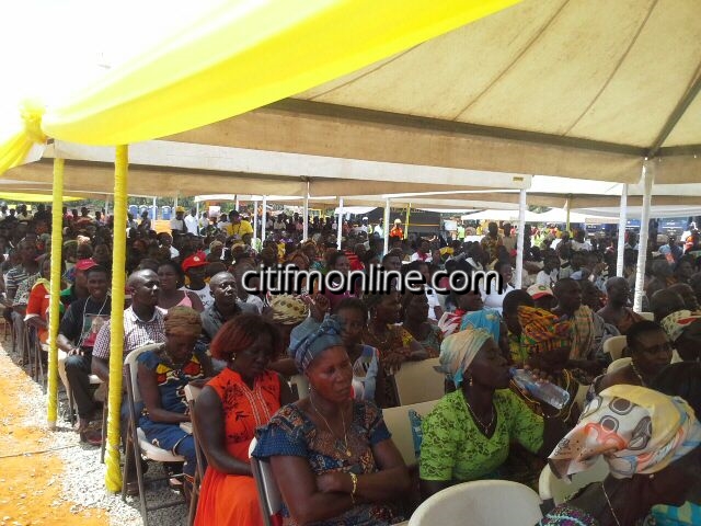 mahama cuts sod for ENI project (4)