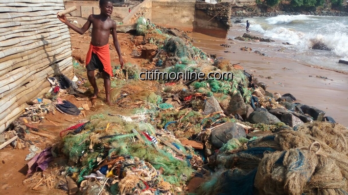 sea defense wall at axim (2)