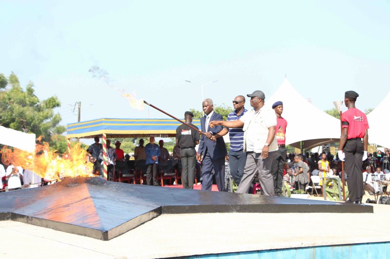 Messrs Nunoo Mensah, Kunbuor and Afotey Agbo lit the perpetual flame_800x533