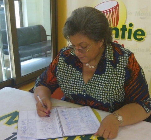 Foreign Affairs Minister Hanna Tetteh signing the petition